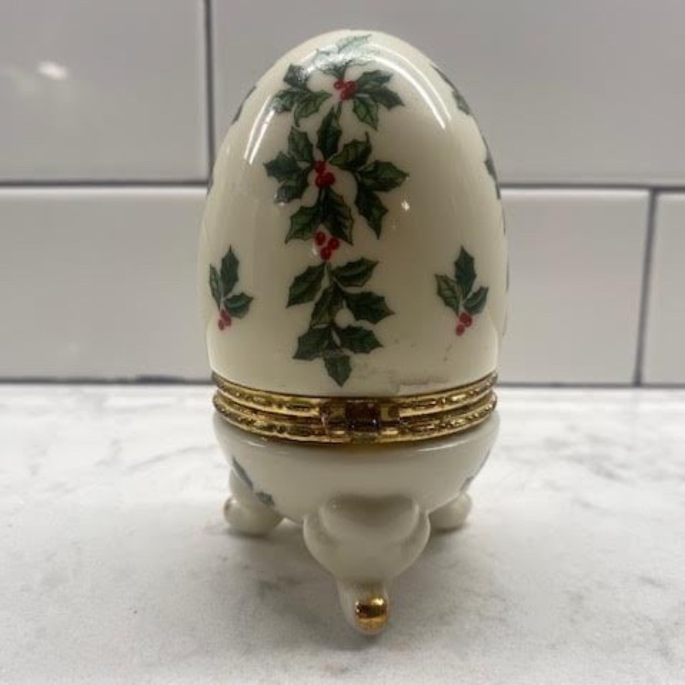 FORMALITIES BY BAUM BROS Egg Shaped Footed Trinket Ring Box "Holly Design"